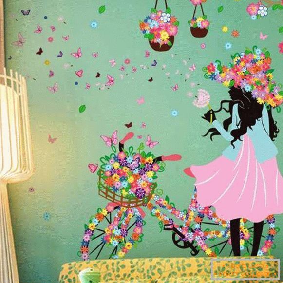 Papier peint féminin dans la chambre des enfants pour adolescentes