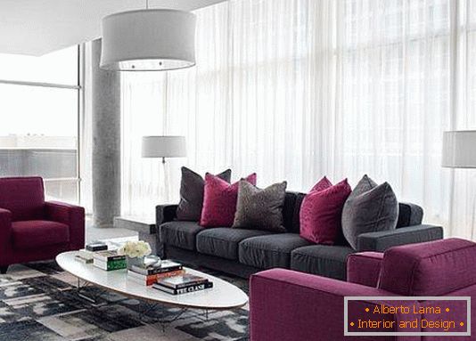 Salon moderne avec un accent violet