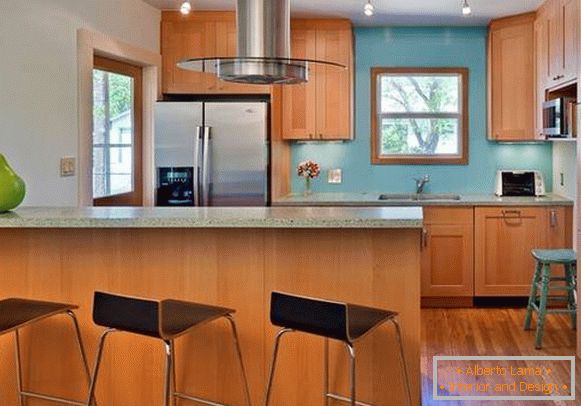 Combinaison avec la couleur bleue dans la photo intérieure de la cuisine