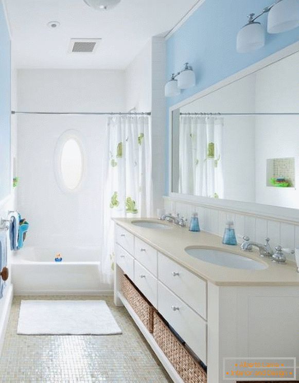 Petite salle de bain en couleur bleue