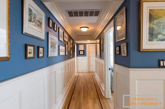 Le deuxième étage d'une maison privée est une idée pour décorer un couloir