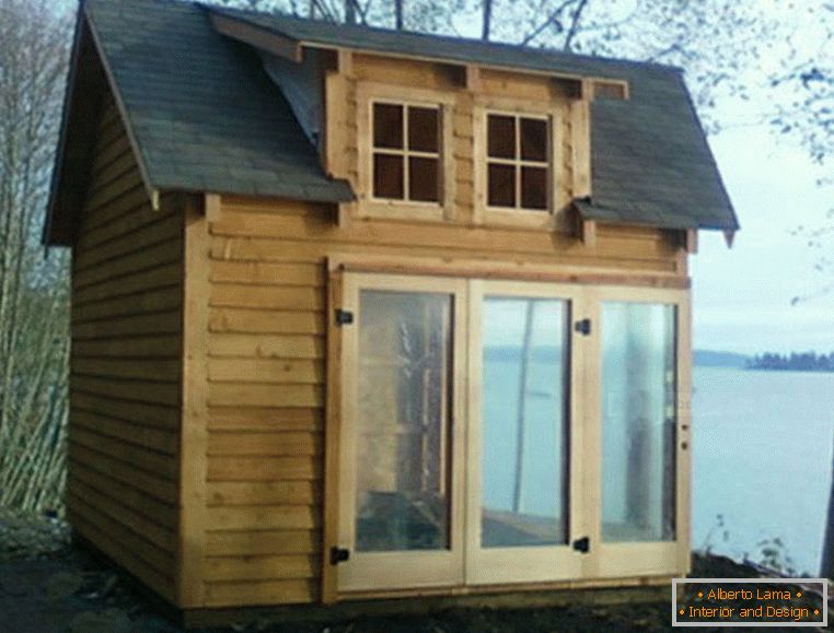 Petite maison insolite en bois