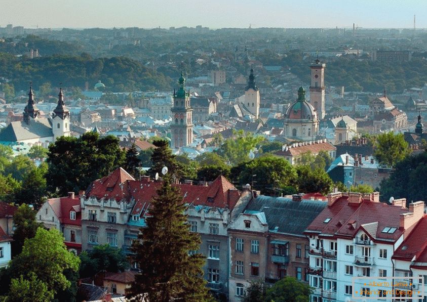 Vue extraordinaire des châteaux de Lviv