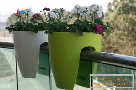 Pots de fleurs pour mains courantes