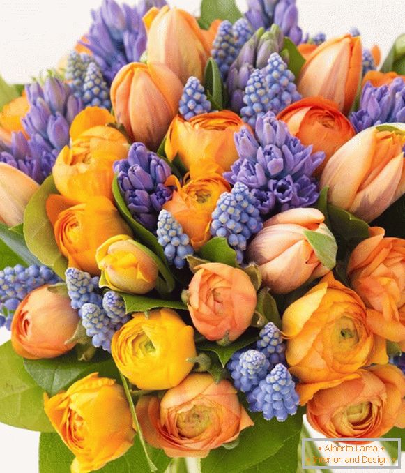 Bouquet de fleurs orange et violet