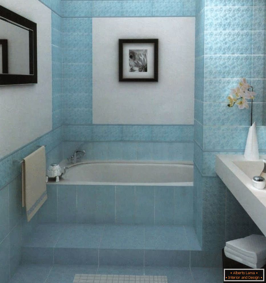 Salle de bain à Khrushchevka en couleurs turquoises