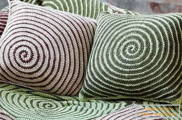 Coussins décoratifs pour le canapé au crochet