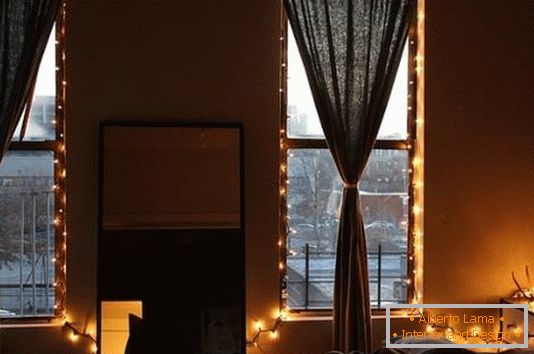 Fenêtres rétroéclairées élégantes dans la chambre