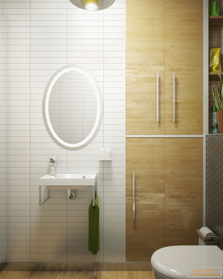 Intérieur d'une petite toilette dans l'appartement