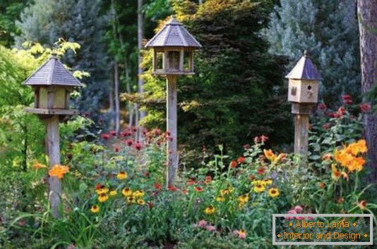Maisons pour amener les oiseaux au jardin