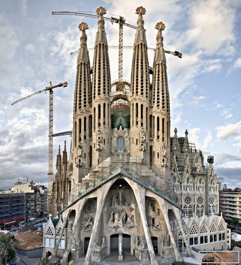 Temple de la Sainte Famille (Barcelone, Espagne)