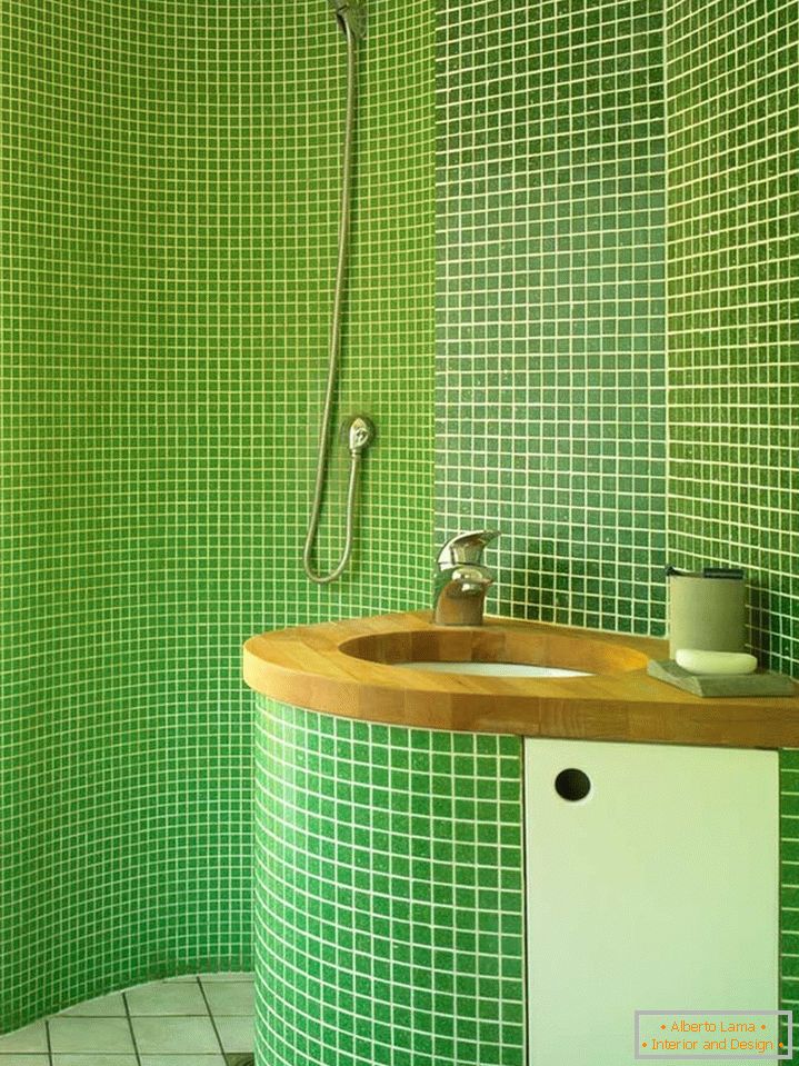 Carreaux verts dans la salle de bain