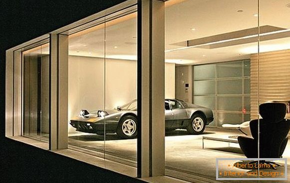 Garage avec des murs de verre