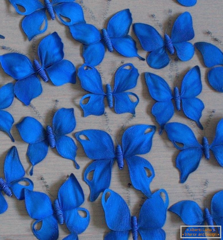 d13b5f3855527е70933д4еебб4вт-design-advertising-butterfly-in-blue-gamma-de