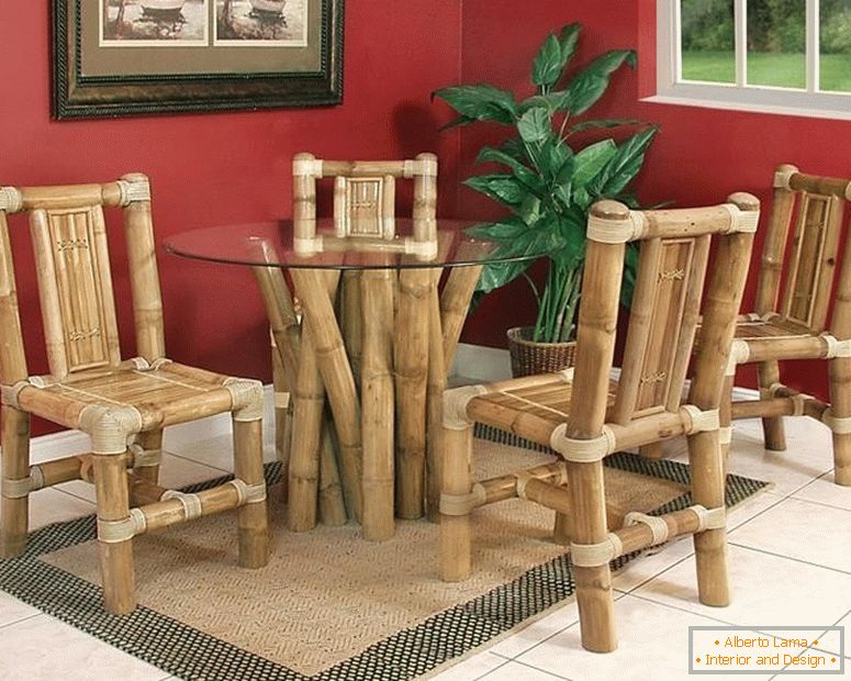 Table et chaises en bambou
