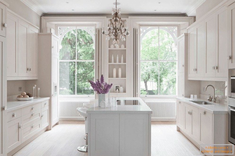 Fenêtres d'origine в белой кухне