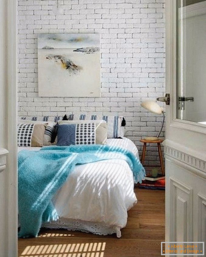 Papiers peints en briques blanches à l'intérieur спальне, фото 16