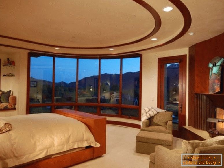 grande chambre des maîtres avec lit intégré baie vitrée-balcon