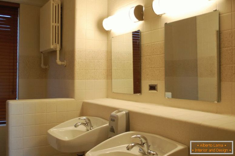 intérieur-séduisant-idées-de-salle-de-bain-montrant-double-blanc-porcelaine-lavabo-et-mur-carré-miroirs-sans cadre-utilisant-flottant-illuminer-long-vanité-luminaires