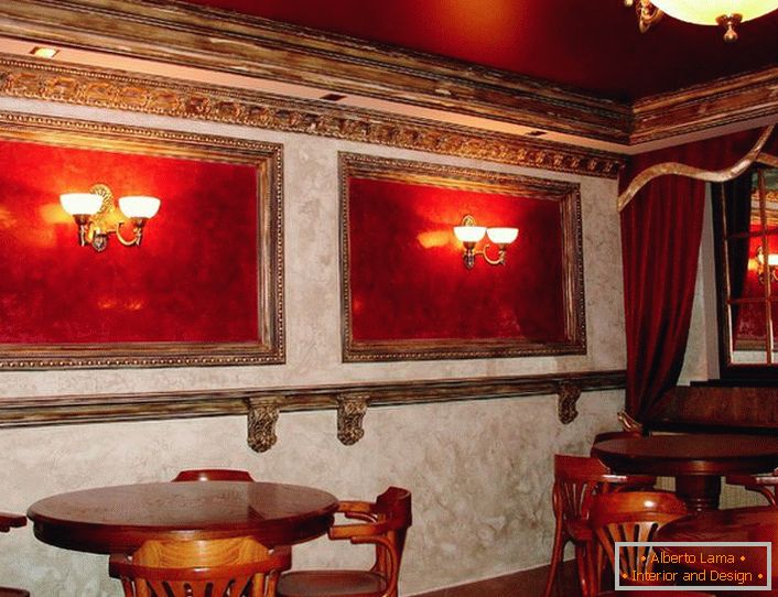 Design exquis du salon dans le plâtre décoratif du club anglais.