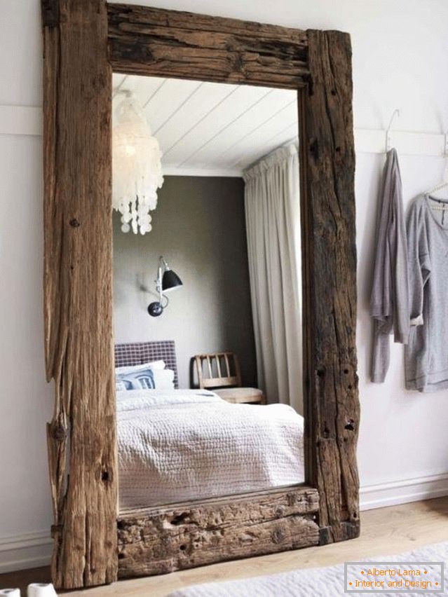 Cadre de miroir en bois