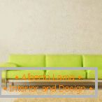 Intérieur dans un style minimaliste avec un canapé vert clair