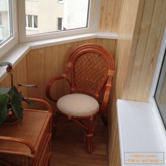 Petit balcon panoramique - photo de meubles et finitions