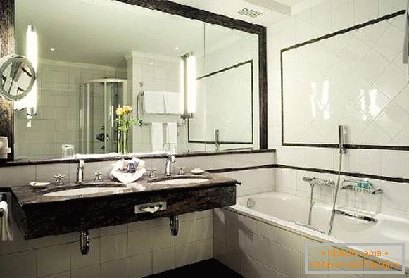 conception d'une salle de bain avec un grand miroir, photo 38