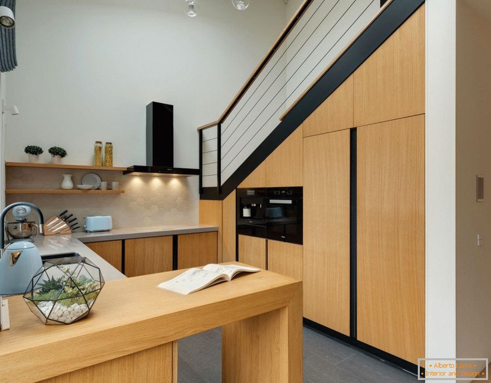 Insonorisation d'un appartement superposé avec du bois au sol et des matériaux spéciaux sur les murs