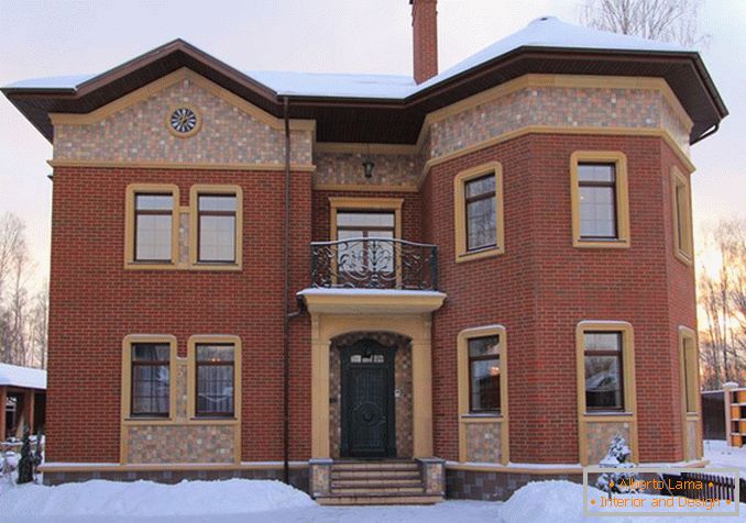 Design décoratif de la façade de la maison кирпичом фото
