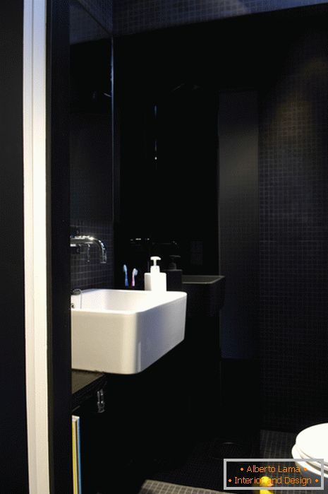 Design d'intérieur de salle de bain en noir