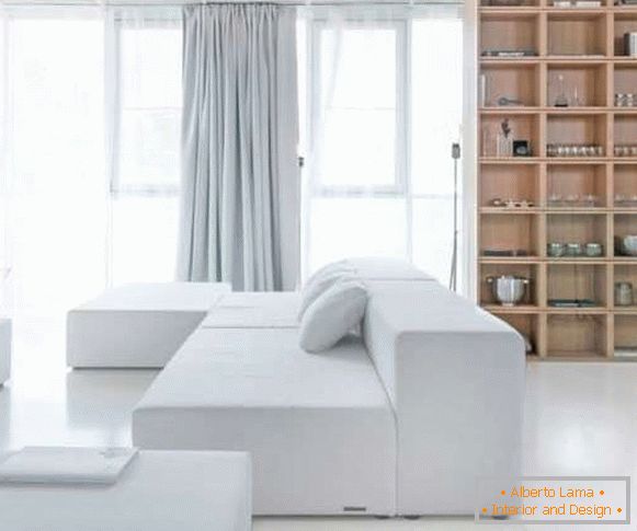 Intérieur d'une pièce dans un style moderne et mobilier minimal