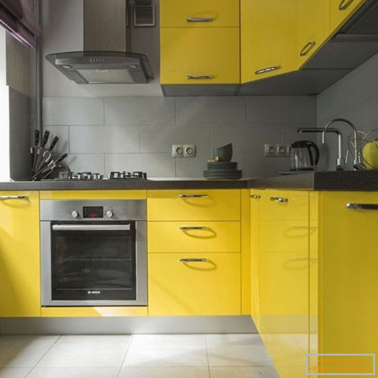 Mobilier jaune dans la cuisine