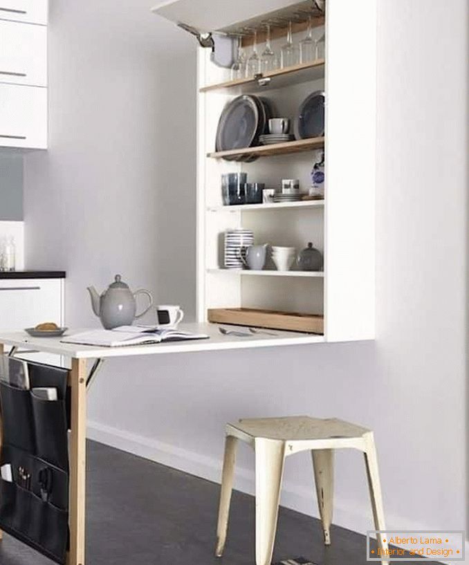 Économiser de l'espace dans la cuisine avec une table pliante