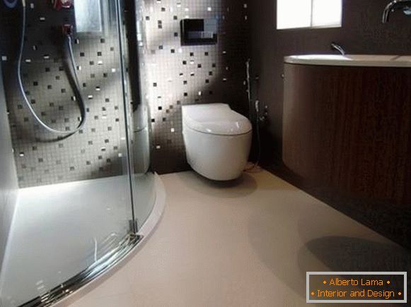 Salle de bain combinée avec plomberie suspendue et douche