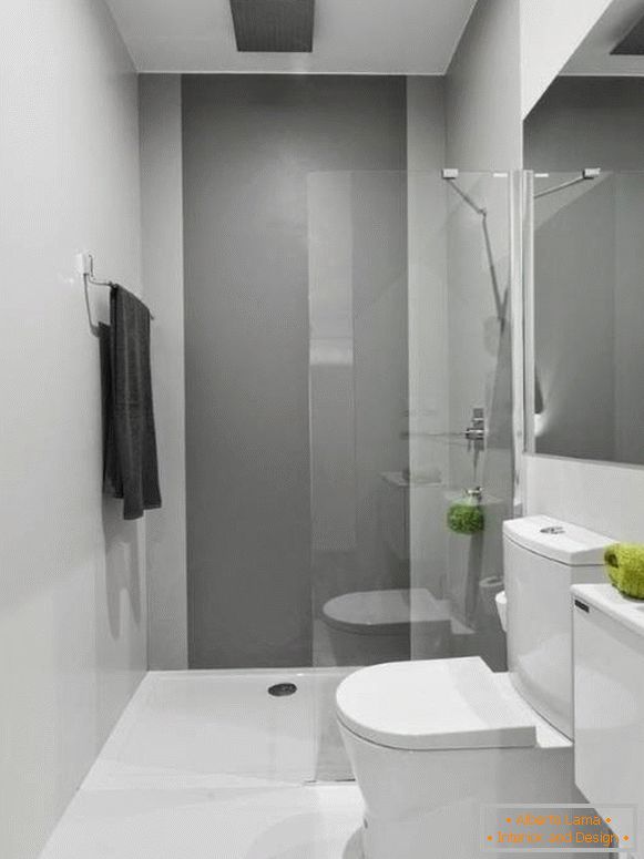Petite salle de bain combinée - photo dans les tons blancs