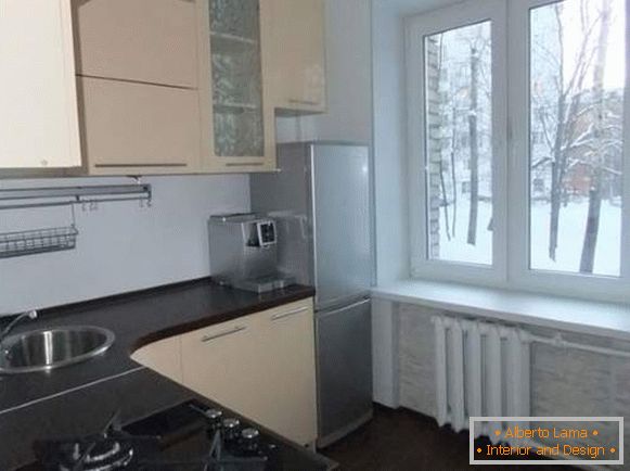 Conception de petits appartements Khrouchtchev - une petite cuisine de 5 m²