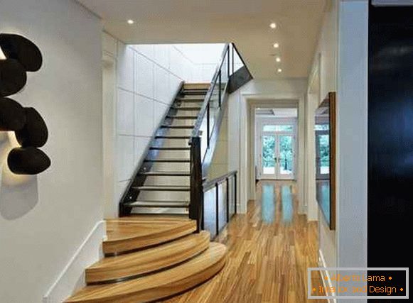 conception de couloir dans la maison avec un escalier, photo 16