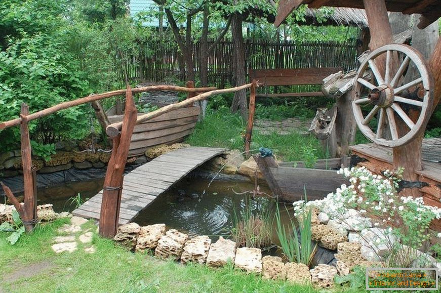 Le pont sur l'étang
