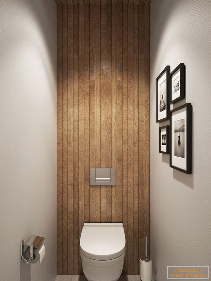 Une salle de bain avec un plafond en bois et un mur