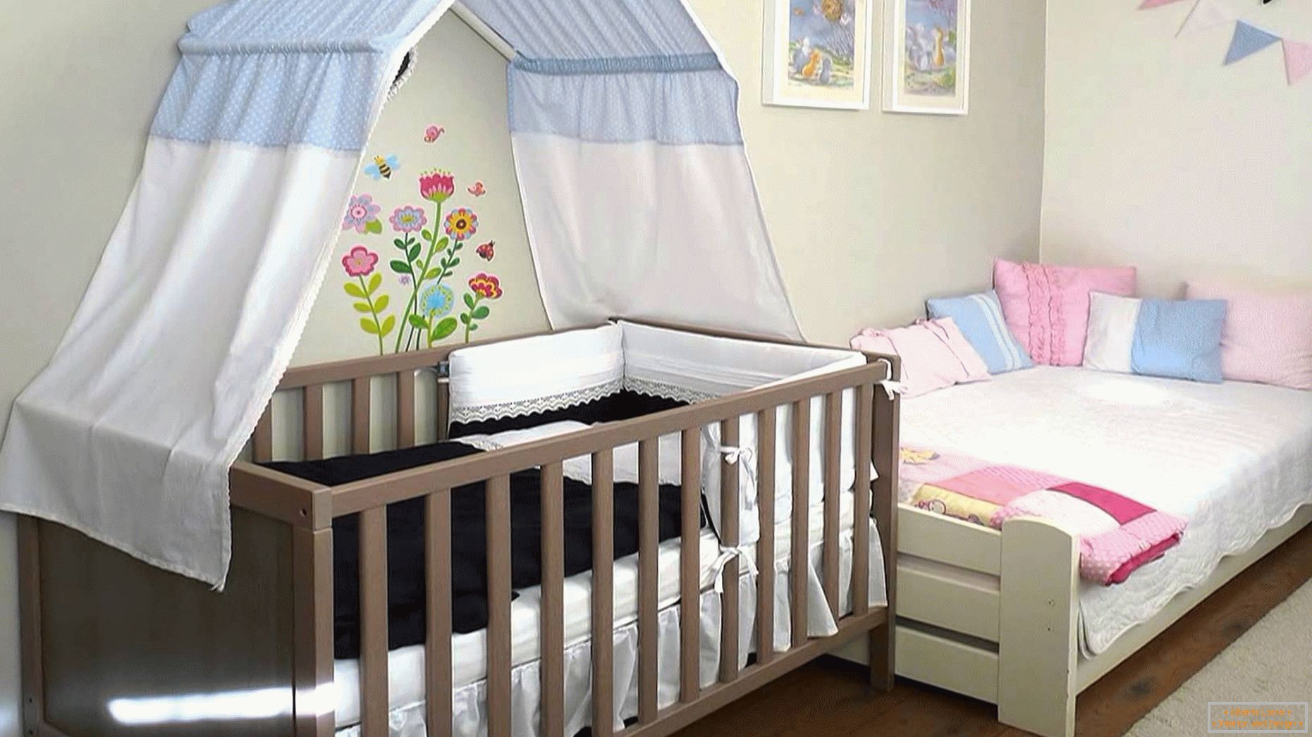 Décor élégant d'un lit bébé