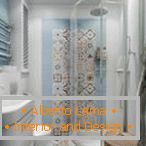 Décorer les murs de la salle de bain avec des carreaux décoratifs
