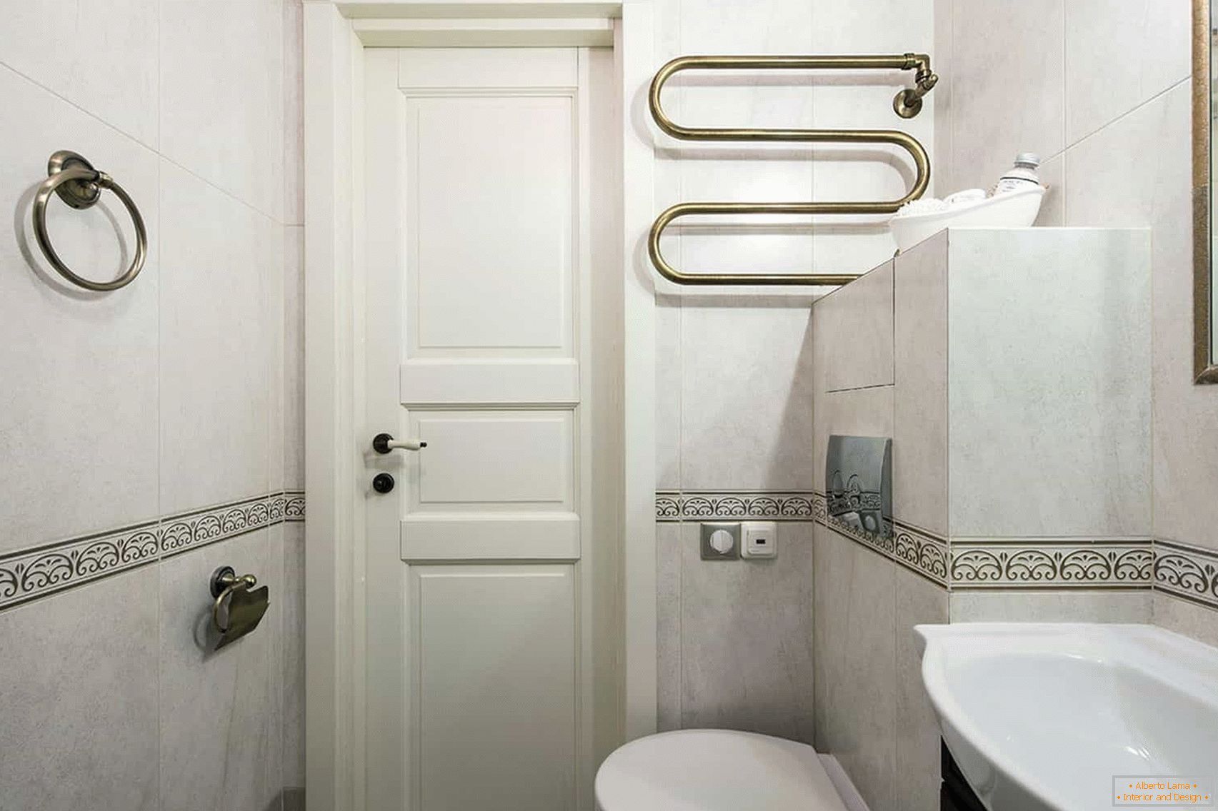 Design de salle de bain dans la maison de panneaux