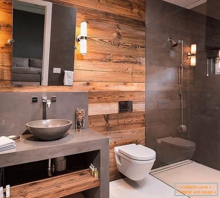 Mur en bois dans la salle de bain
