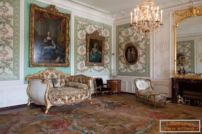 Le luxe et la richesse sont les styles de base du baroque.