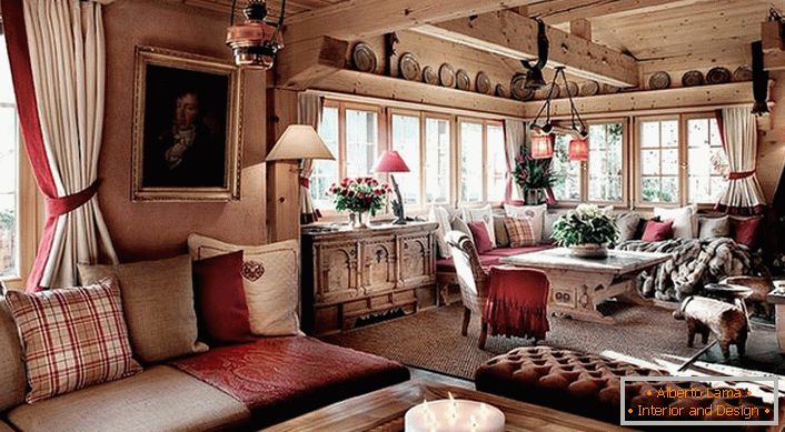 Les accents de couleur rouge dans la chambre de style chalet rendent la chambre romantique et esthétique. 