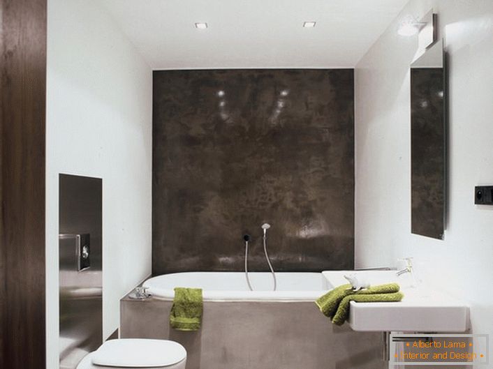 Nuances claires et foncées de brun - une solution traditionnelle pour décorer la salle de bain dans un style moderne. Une petite salle de bain n'est pas surchargée de détails inutiles.