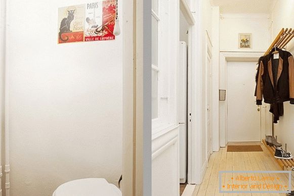 Intérieur du couloir et des appartements de toilette en Suède