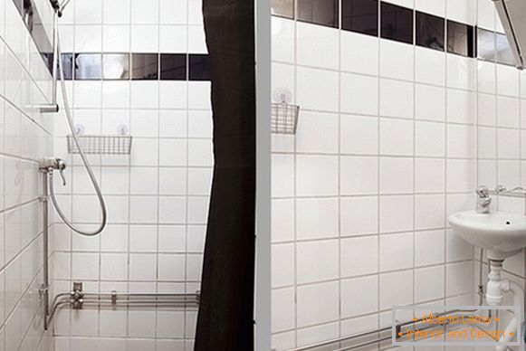 Intérieur d'un appartement de douche confortable en Suède