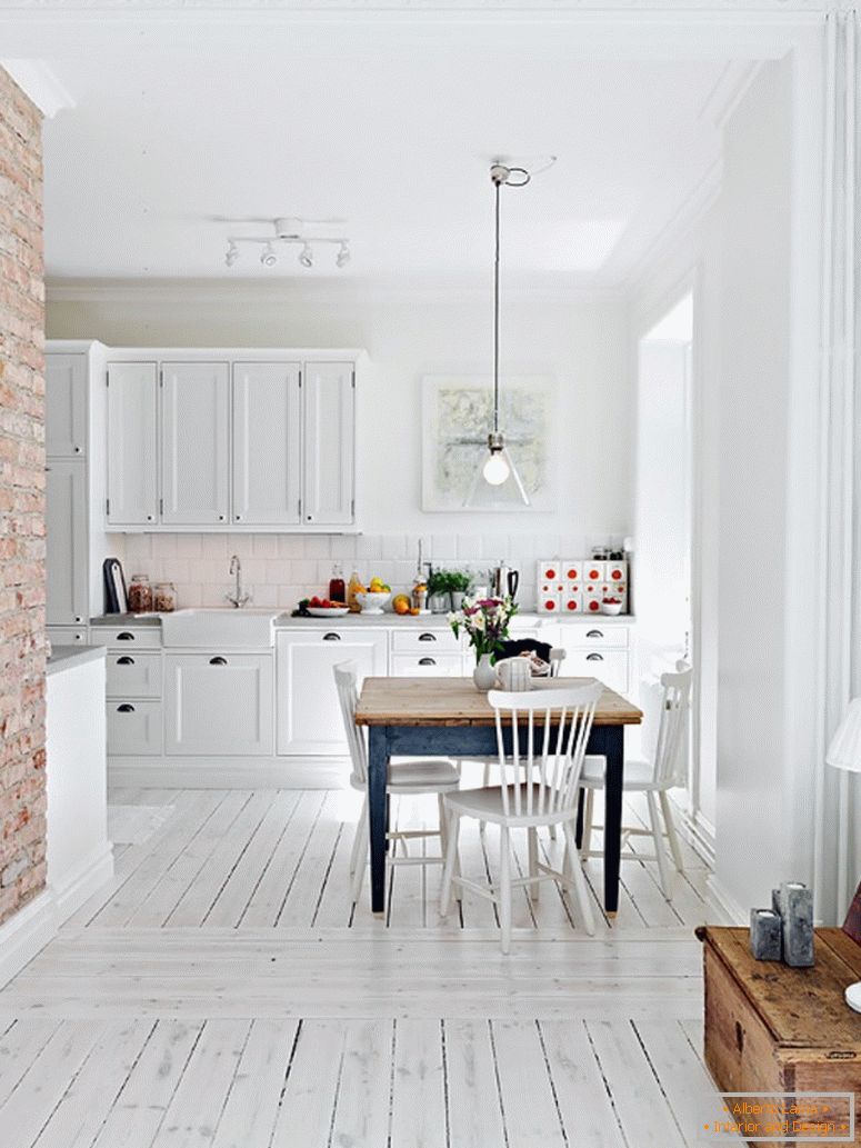 Intérieur d'une salle à manger moderne en Suède